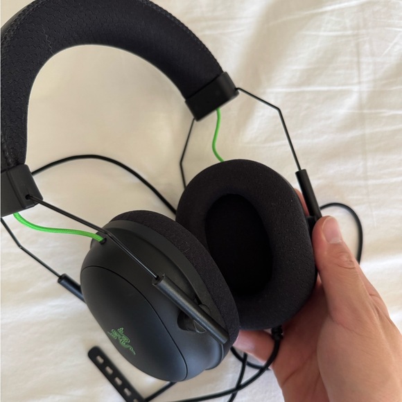 Razer Black and Green Gaming Headset with Padded Comfort - Picture 2 of 5